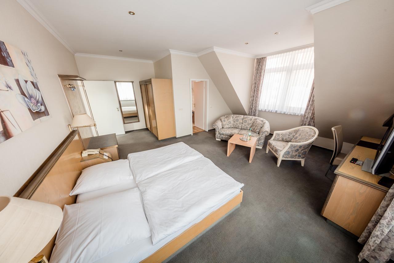 Hotel Meyer แบร์กไฮม์ ภายนอก รูปภาพ